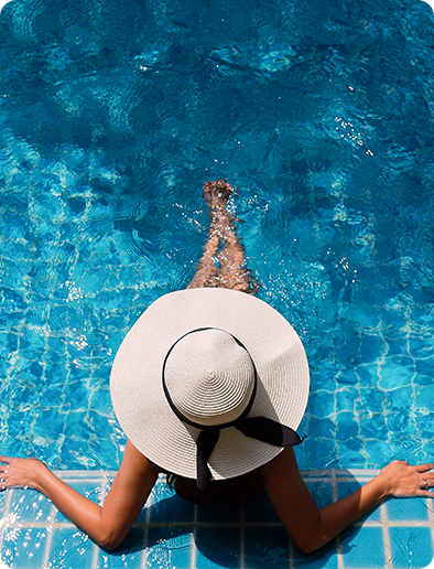 lady-in-pool 1