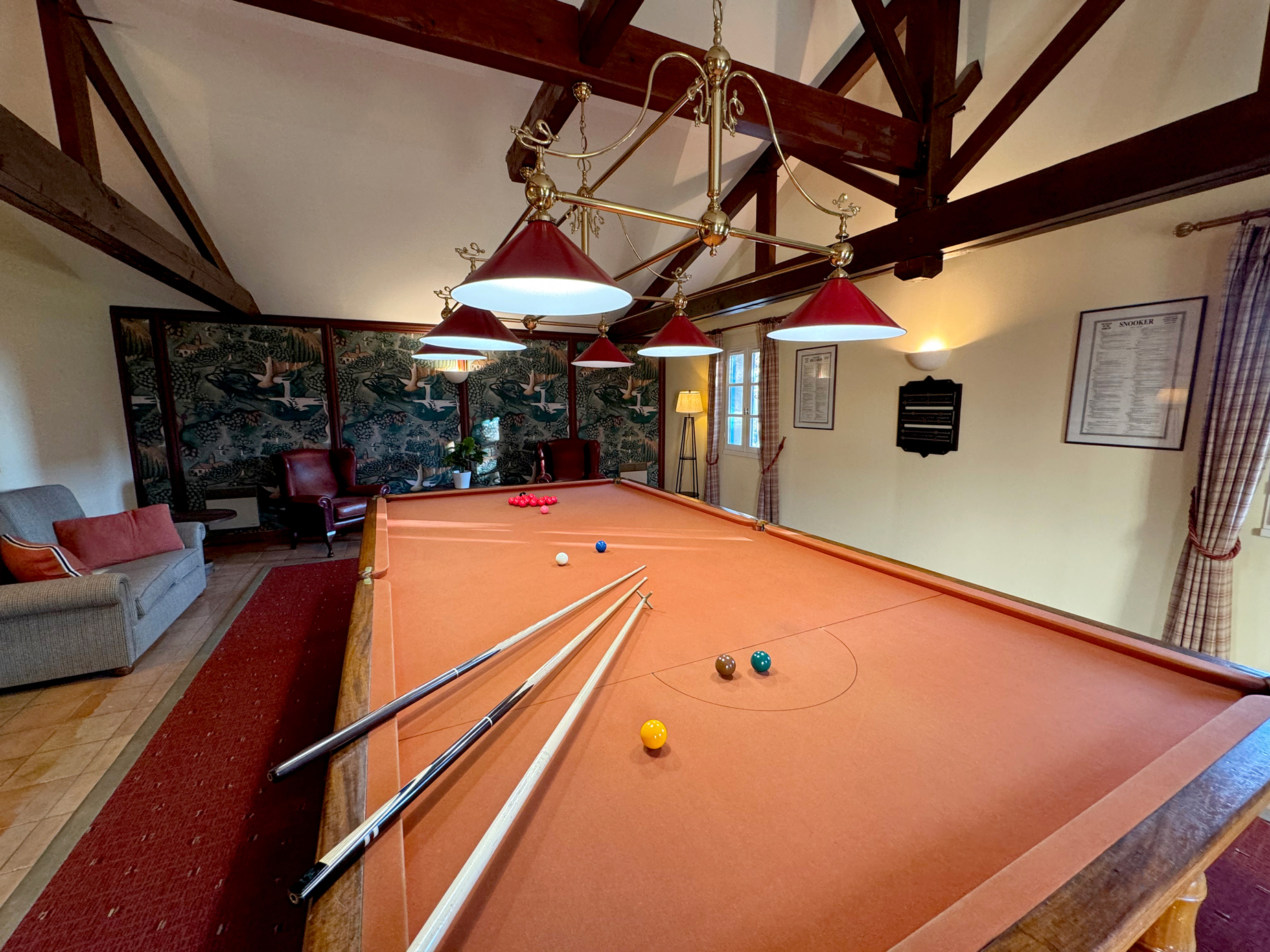 7-Clubhouse-Snooker-table