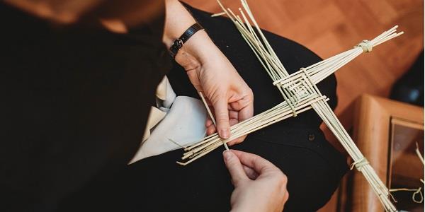 Making St Brigid's Cross