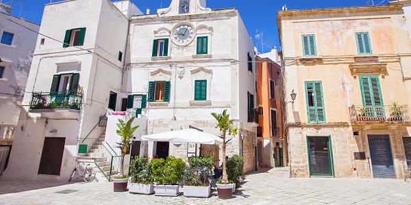 Piazza Vittorio Emanuele II in Polignano a Mare, Italy